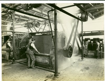 フェルト製粉部門、ロングメドウミル、1923 作： English Photographer